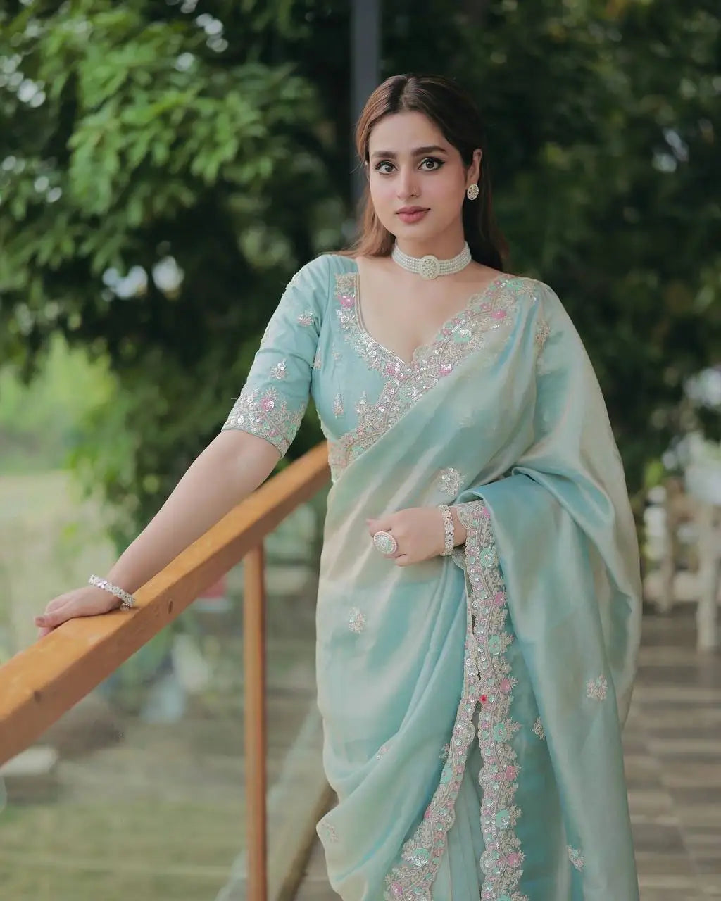 Direct Supplier Latest Banarasi Soft Silk Saree South Indian Style Modal for Winter Wedding Festivals Parties Wholesale Price