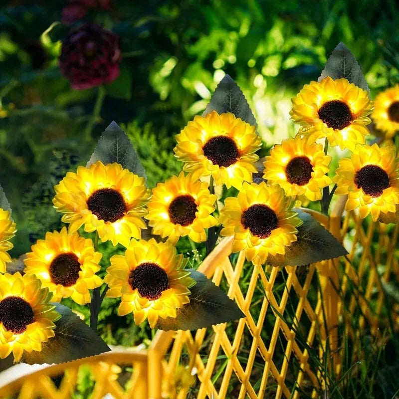 Solar Powered 3-Head Sunflower Outdoor Decorative Garden Light
